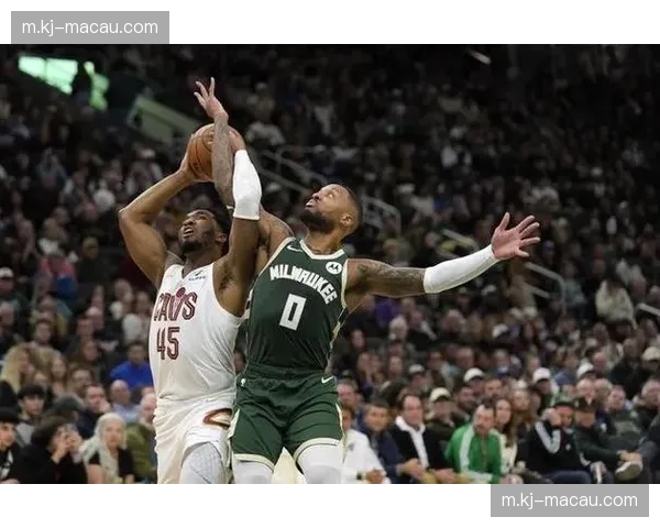 骑士主场2分惜败雄鹿 米切尔关键球失手葬送好局